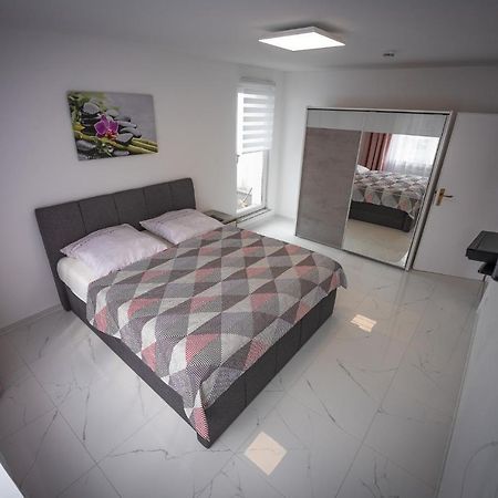Wunderschoene Ferienwohnung In Solingen-Mitte Bagian luar foto