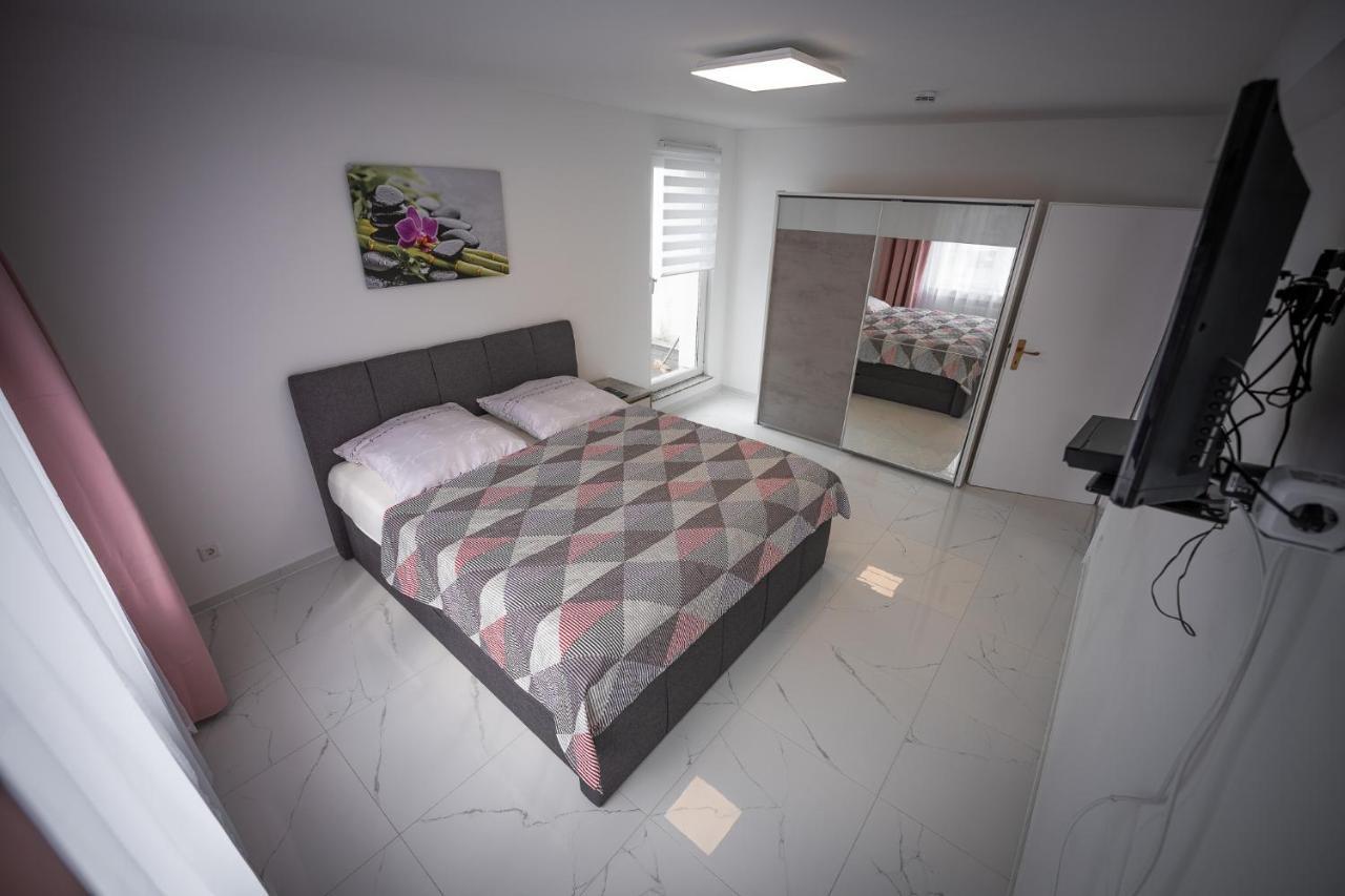 Wunderschoene Ferienwohnung In Solingen-Mitte Bagian luar foto