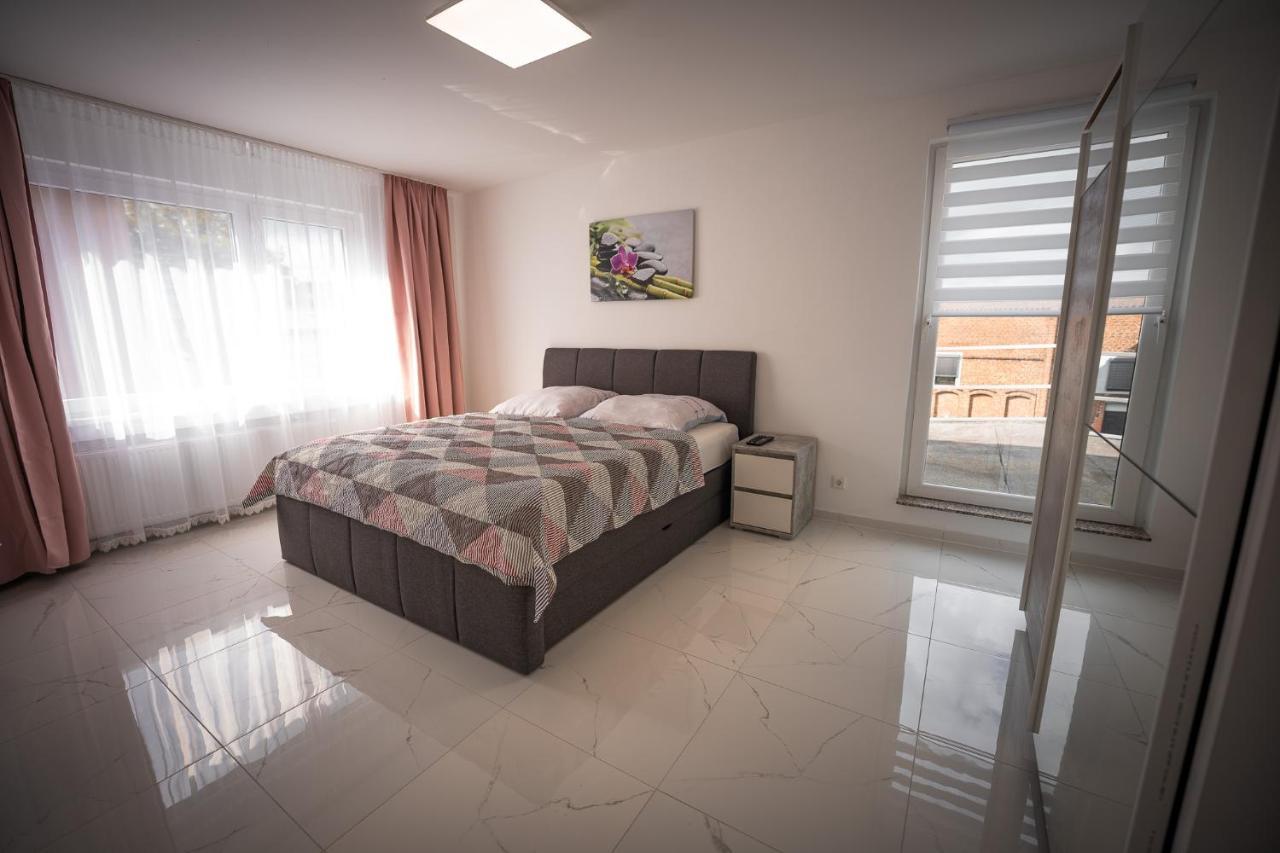 Wunderschoene Ferienwohnung In Solingen-Mitte Bagian luar foto