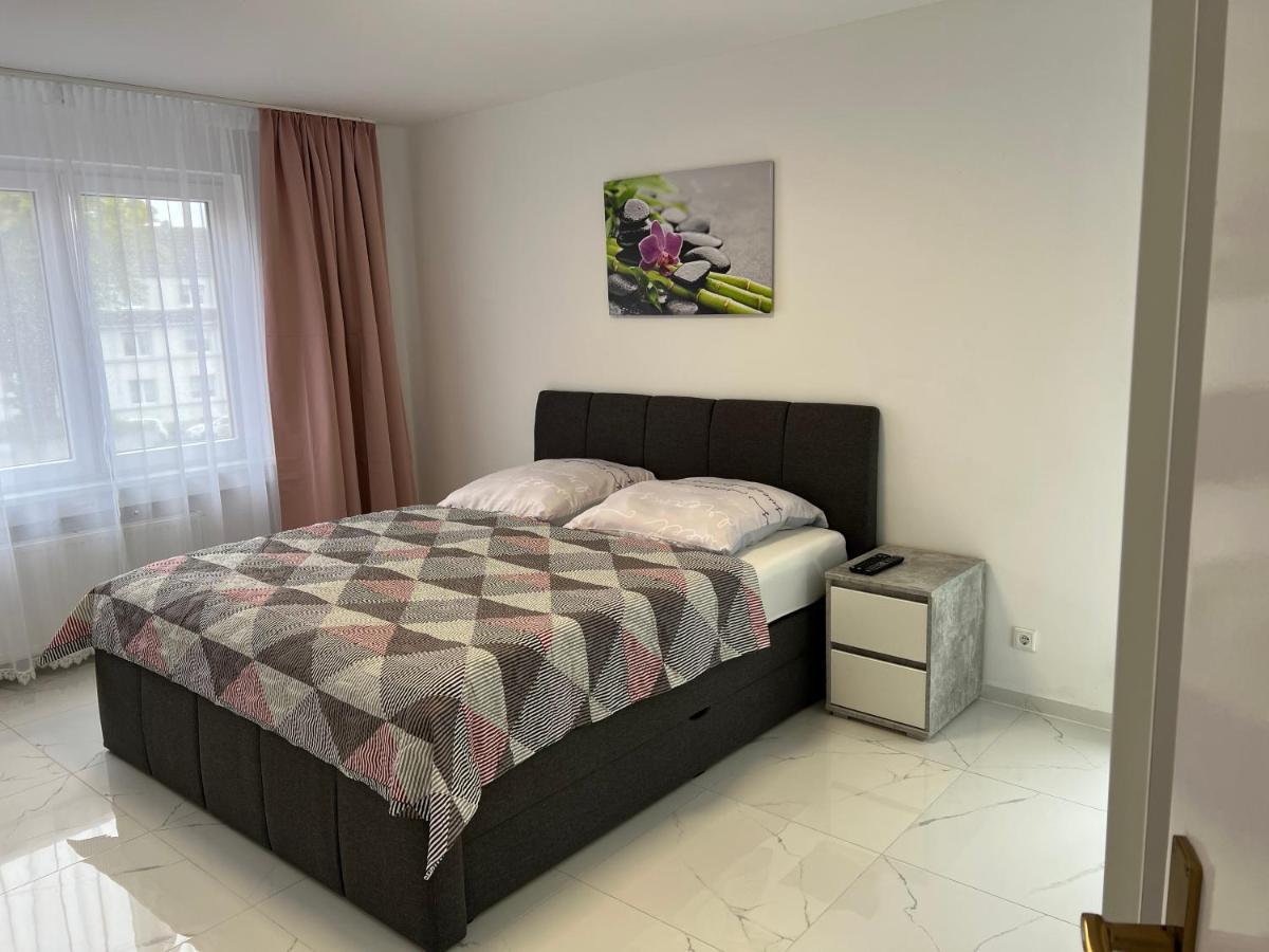 Wunderschoene Ferienwohnung In Solingen-Mitte Bagian luar foto